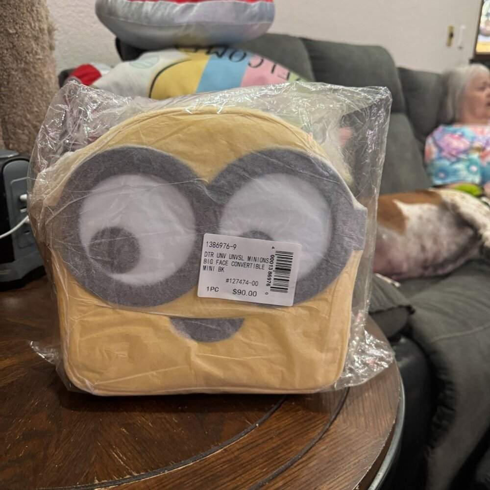 Loungefly Universal Studio Minions Big Face Convertible Mini Backpack NW… - Picture 2 of 7